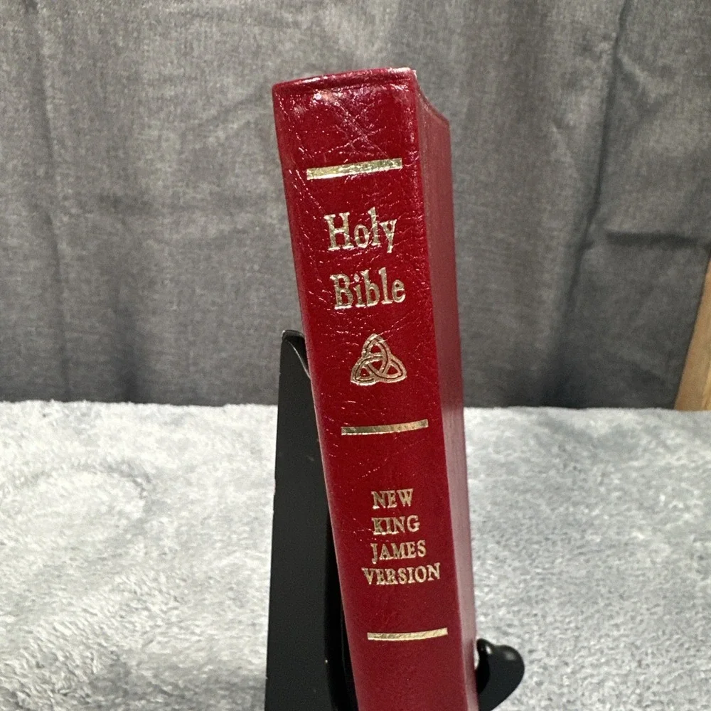 Nelson Slimline Reference Bible NKJV - Bonded Leather Teal 845 BG Excellent